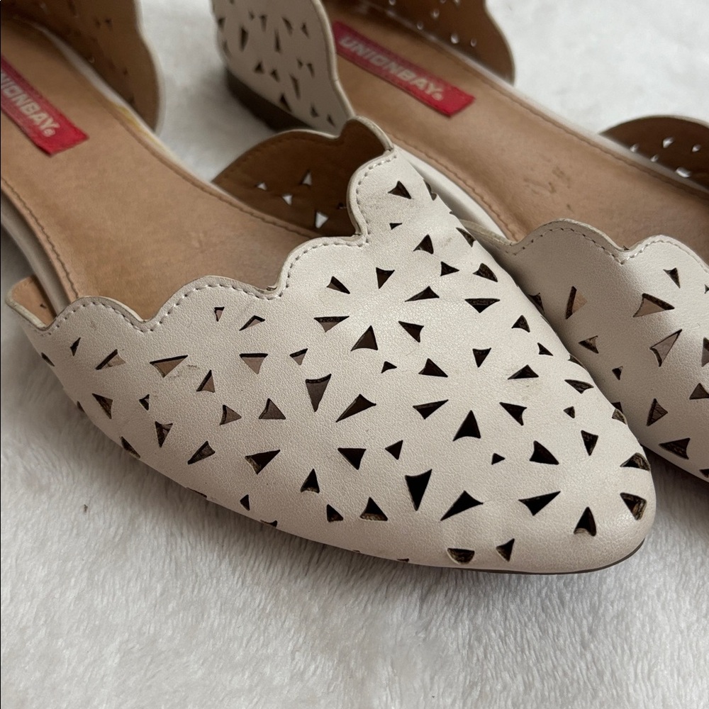 White Flats with Cutout Design - Picture 4 of 4